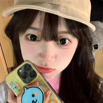 当红小花机场牵手女助理，公司火速否认，连日来持续发酵